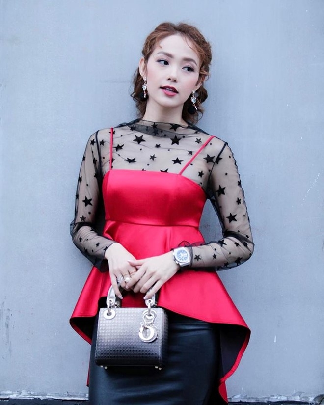 Bi quyet mac ao luoi khong ho hang cua Minh Hang hinh anh 5