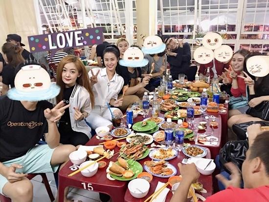 Hồ Ngọc Hà, Xuân Hinh, Thanh Hằng, Huyền My, Minh Hằng, Đông Nhi