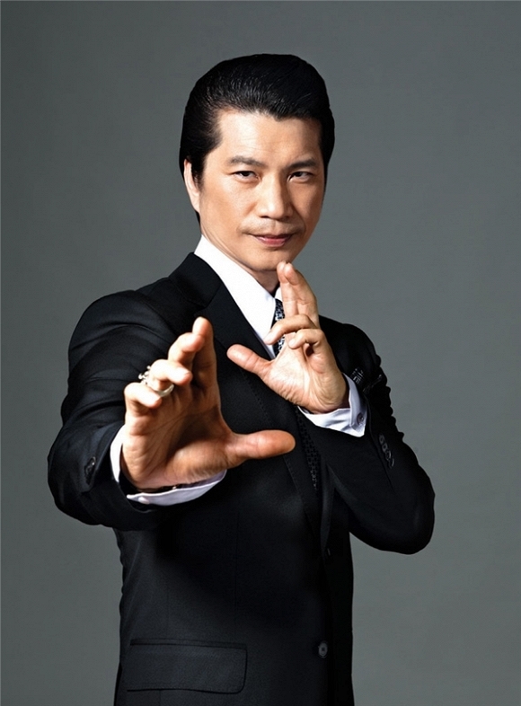 Lý Hùng, Johnny Trí Nguyễn, Dustin Nguyễn, sao Việt