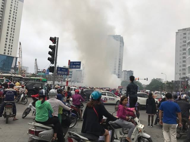 Hà Nội, cháy ô tô, xế hộp cháy trơ khung