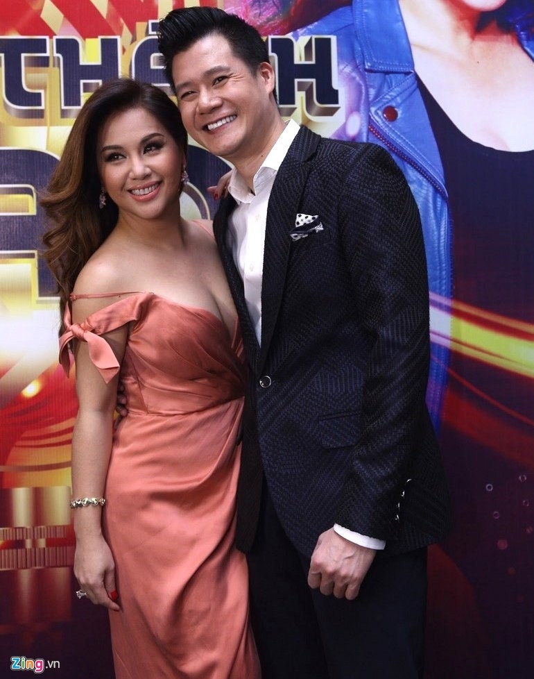 Minh Tuyet khoe ve goi cam, tinh tu ben Quang Dung hinh anh 3