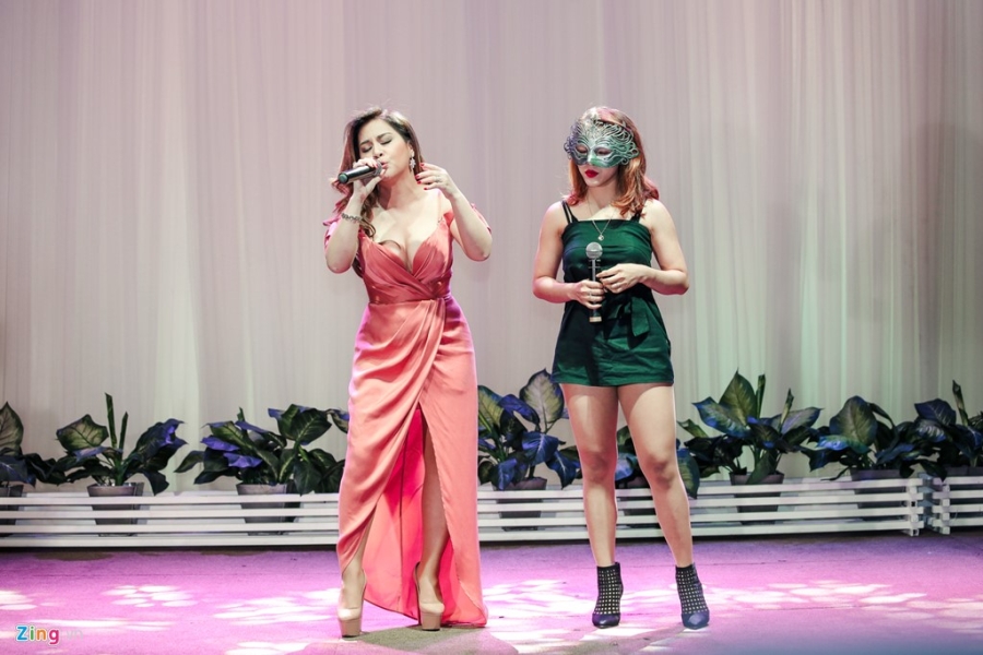 Minh Tuyet khoe ve goi cam, tinh tu ben Quang Dung hinh anh 8