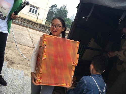 phuong my chi du nho tuoi van lam tu thien voi so tien it ai ngo hinh anh 1