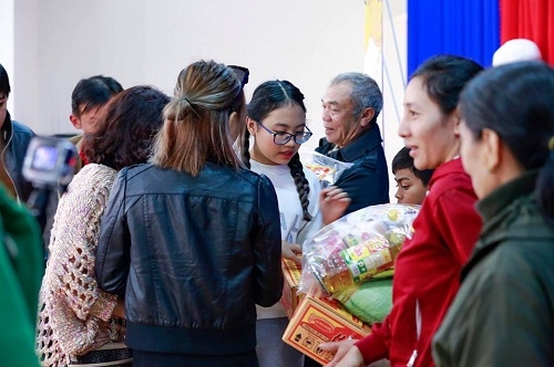 phuong my chi du nho tuoi van lam tu thien voi so tien it ai ngo hinh anh 2