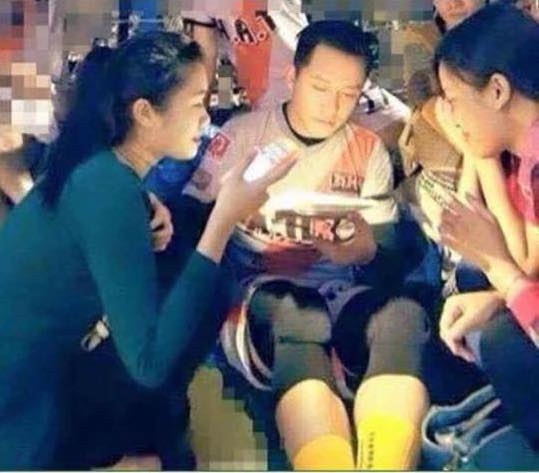 Tuấn Hưng lên tiếng về bức ảnh được cho là đang sử dụng chất kích thích cùng fan hâm mộ - Ảnh 1.