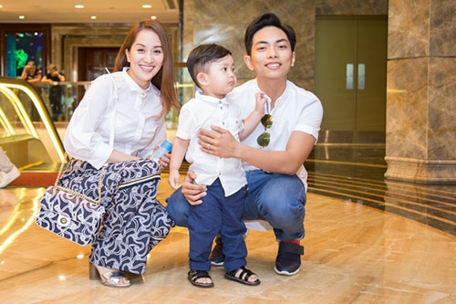khanh thi - phan hien rang ro dua con trai dang yeu di su kien - 2