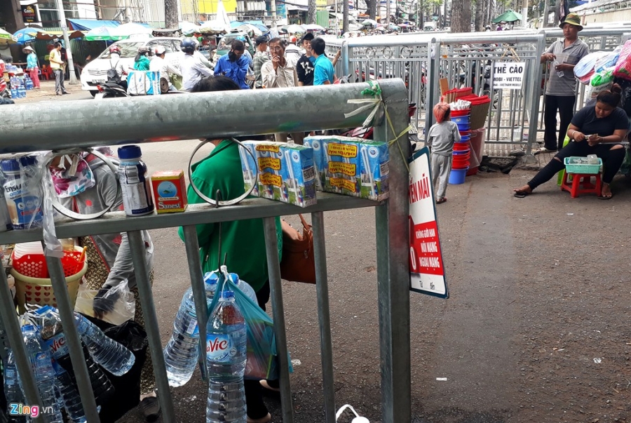 Dai phan cach via he nhu chuong thu o Sai Gon hinh anh 18