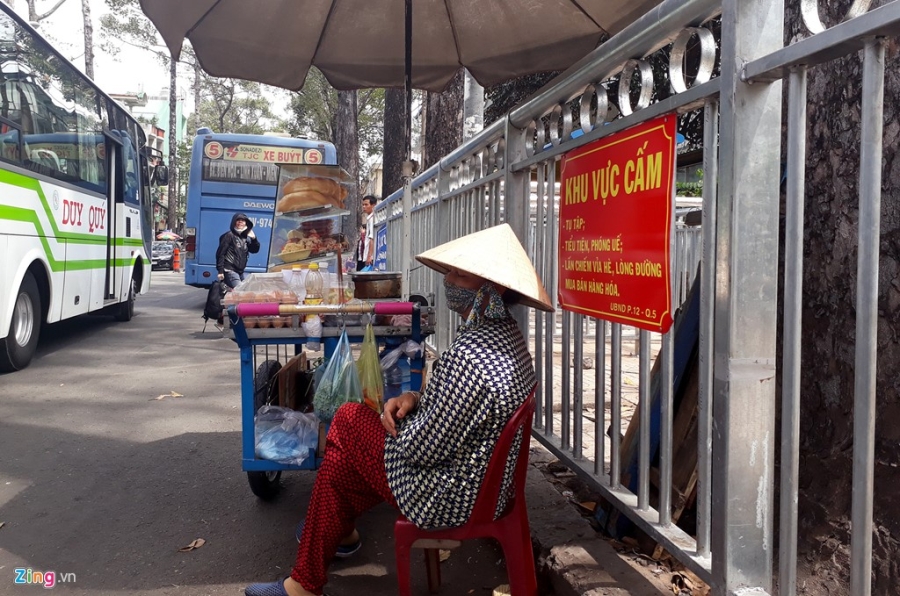 Dải phân cách vỉa hè như chuồng thú ở Sài Gòn hình ảnh 19 Dai phan cach via he nhu chuong thu o Sai Gon hinh anh 19