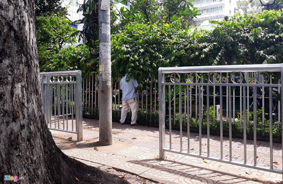 Dai phan cach via he nhu chuong thu o Sai Gon hinh anh 21