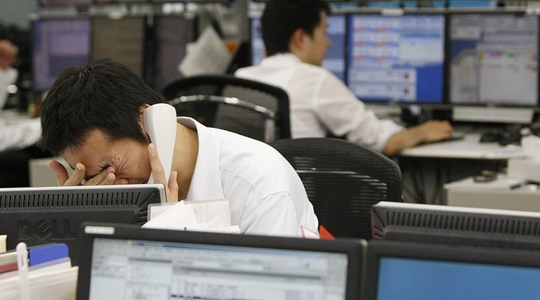  Làm việc quá nhiều đang là một vấn đề nổi cộm tại Nhật Bản. Ảnh: Reuters 
