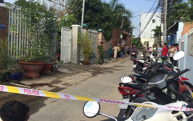  Vụ cháy khiến cả khu dân cư bàng hoàng, thương xót gia đình nạn nhân. 