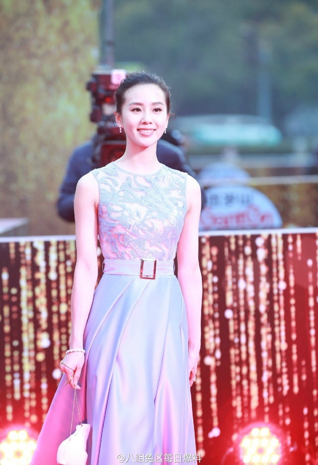 Thảm đỏ truyền hình Thượng Hải: Cuộc đua tranh sắc đẹp và khí chất của dàn mỹ nhân Cbiz - Ảnh 7.