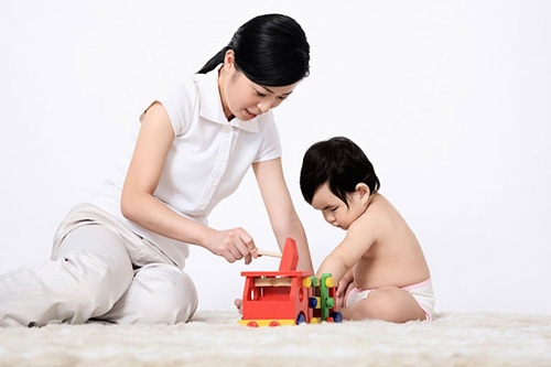tre nhanh biet noi, tri tue phat trien nho bo me thong minh biet cach day do - 3