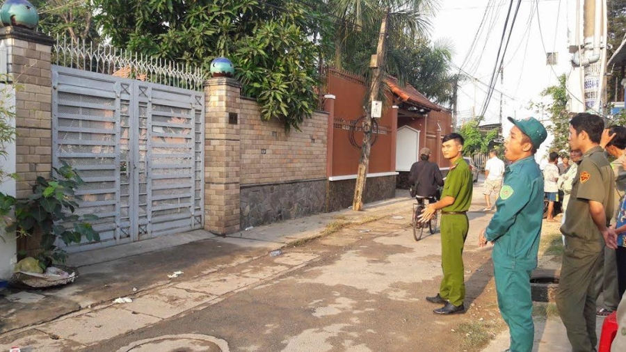 vu chay nha 4 nguoi tu vong: nguoi me chet van om con trong long hinh anh 1