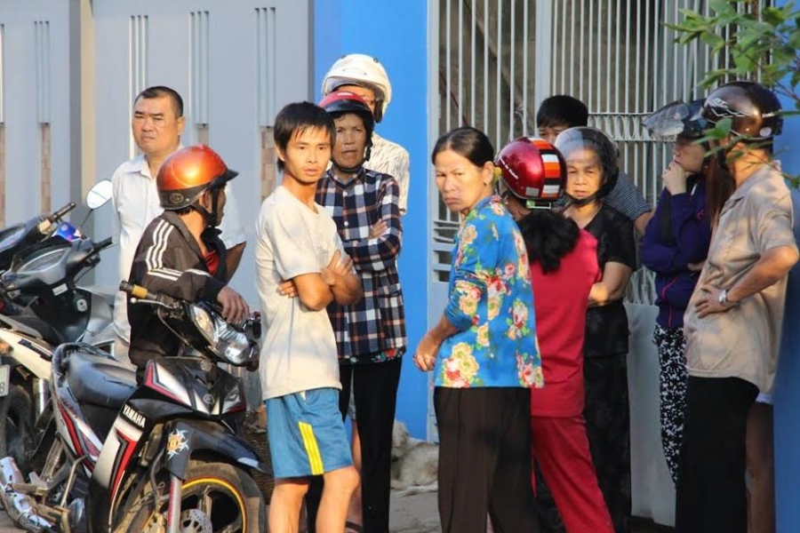 vu chay nha 4 nguoi tu vong: nguoi me chet van om con trong long hinh anh 2