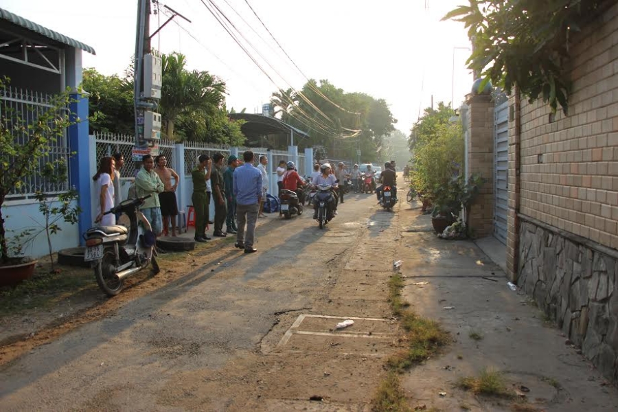 vu chay nha 4 nguoi tu vong: nguoi me chet van om con trong long hinh anh 4