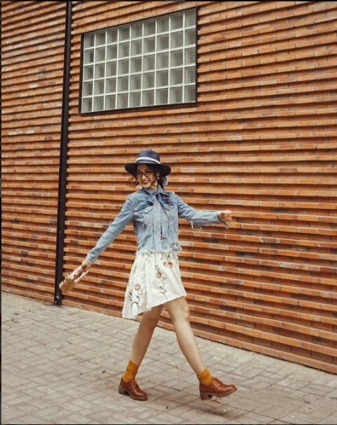 angela phuong trinh lai khien fan 