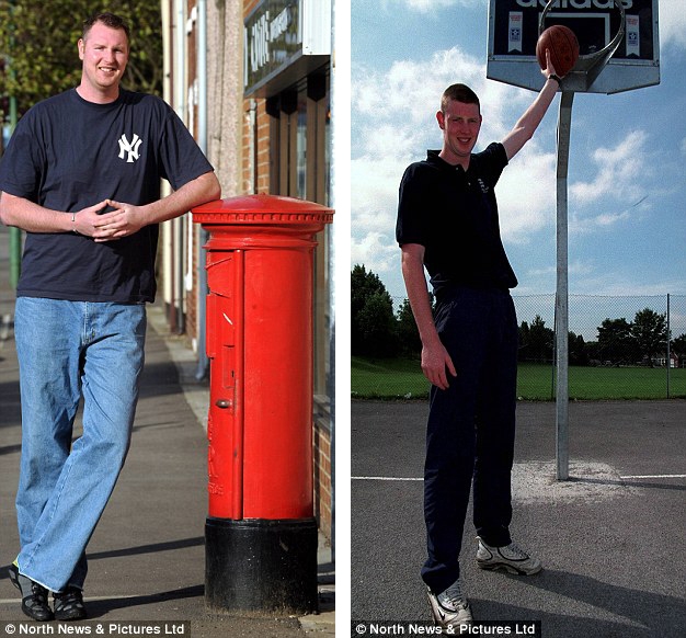 Neil Fingleton có chiều cao 2m31. Với chiều cao khủng, anh có lợi thế trong bộ môn bóng rổ. Dù vậy, tình trạng cao quá khổ cũng thường được y học biết đến với những nguy cơ tiềm tàng đối với sức khỏe con người. Vào cuối tuần qua, Neil đã qua đời sau một cơn trụy tim.