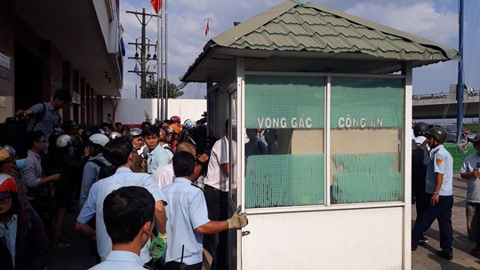  Vọng gác công an nằm giữa vỉa hè 