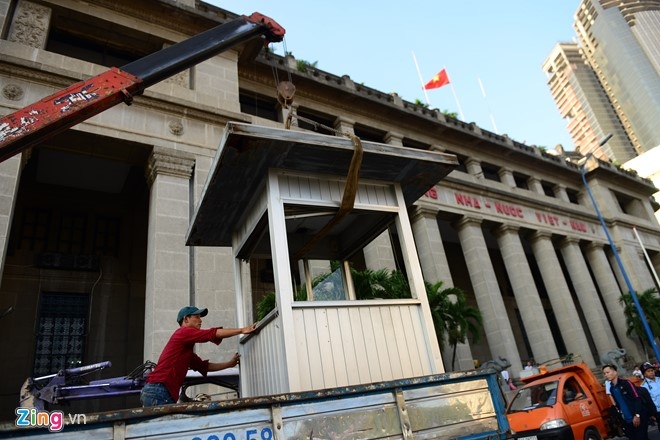 Pho chu tich Hai tra lai vong gac truoc Ngan hang Nha nuoc hinh anh 1