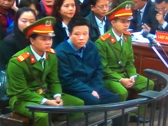 Bị cáo Hà Văn Thắm tại phiên xử sáng nay