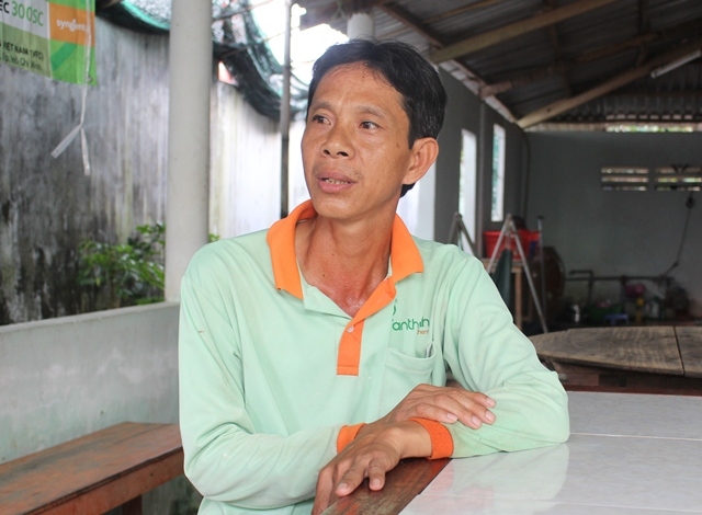 ông Phan Thiện Khanh – Bí thư chi bộ ấp Định Khánh B tiếp xúc với PV chiều 27/2