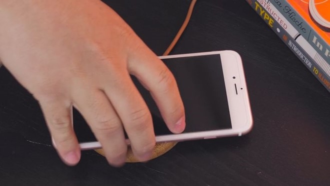 Khi Apple san sang, sac khong day moi thanh chuan pho thong hinh anh 1