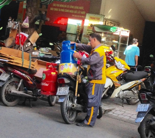 Giá gas bán lẻ tới tay người tiêu dùng khoảng 335.500 đồng