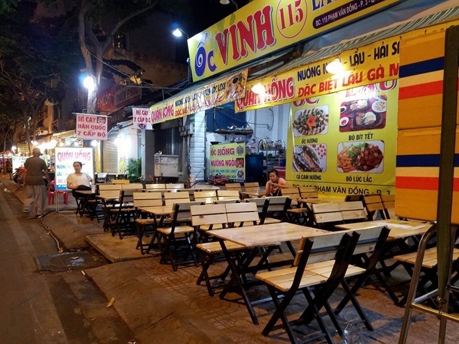 Nghi co bao ke cho nguoi lan chiem via he o Sai Gon hinh anh 1