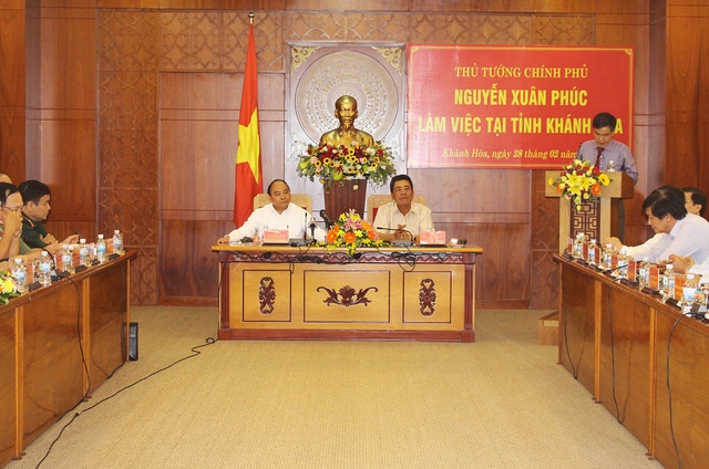 Thủ tướng Nguyễn Xuân Phúc cùng đoàn công tác đã có buổi làm việc với lãnh đạo tỉnh Khánh Hòa, chiều 28/2 - Ảnh: Viết Hảo