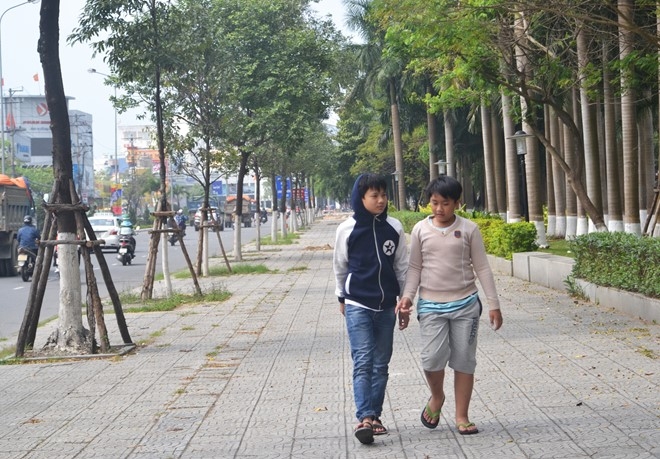 Da Nang cu can bo ra pho tu 4h sang de giu via he hinh anh 2