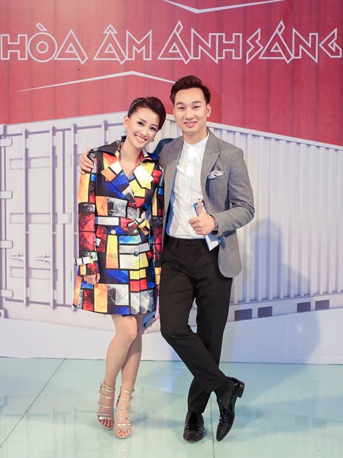 phong-cach-hien-dai-cua-btv-quynh-chi-o-the-remix-6