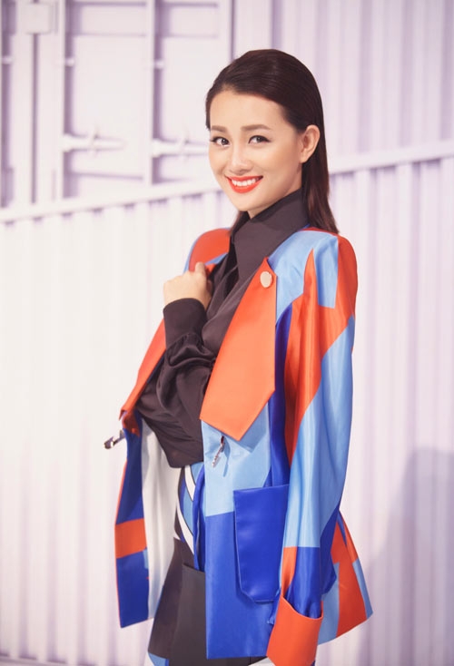 phong-cach-hien-dai-cua-btv-quynh-chi-o-the-remix-7