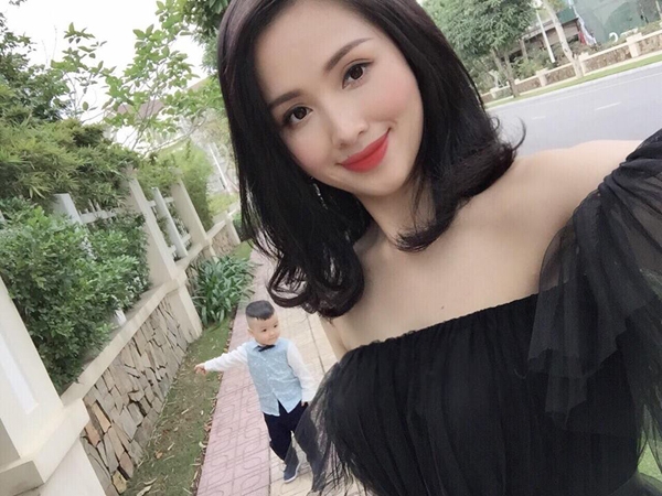 tam-tit-vien-man-voi-chong-giau-con-xinh-6