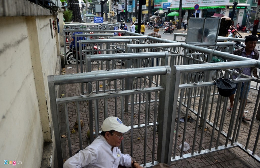 Thao bot rao chan via he nhu 'chuong thu' o Sai Gon hinh anh 5