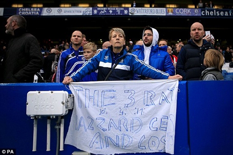 Những CĐV Chelsea từng ví cầu thủ như lũ chuột nhắt sau khi HLV Mourinho bị đâm sau lưng