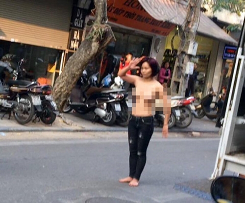 co gai tre nghi “ ngao da”, khoa than lam loan pho co ha noi - 1