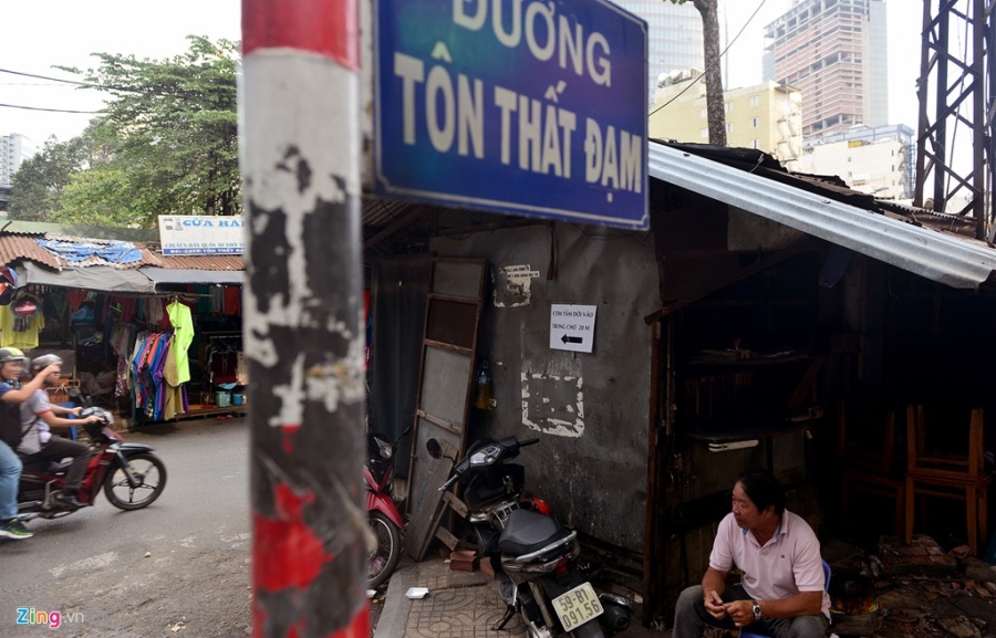 Khu cho rach nat, bat nhao giua duong o trung tam Sai Gon hinh anh 2
