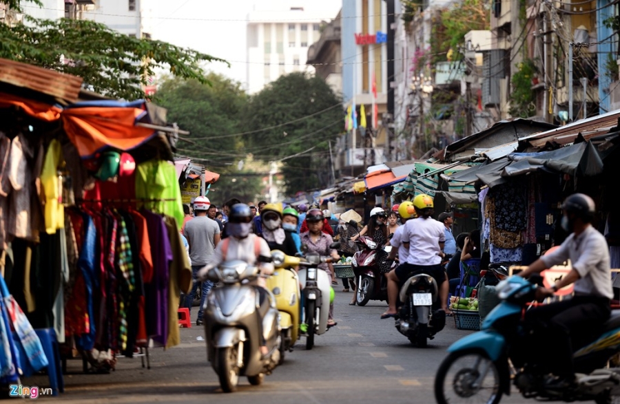 Khu cho rach nat, bat nhao giua duong o trung tam Sai Gon hinh anh 5