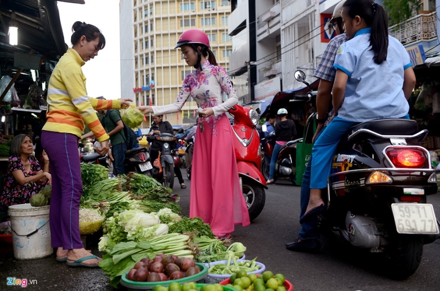 Khu cho rach nat, bat nhao giua duong o trung tam Sai Gon hinh anh 7