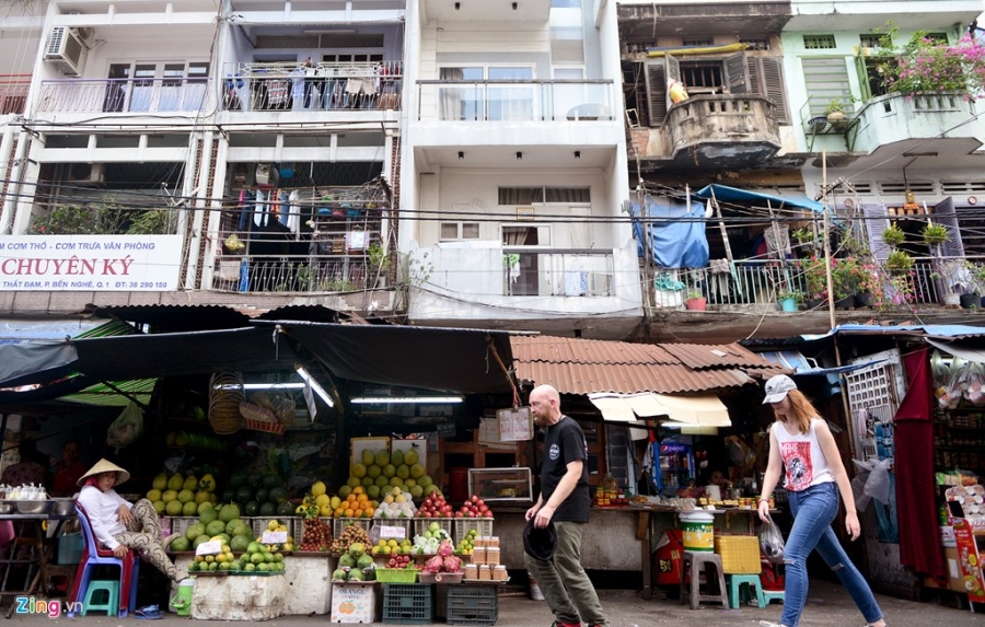 Khu cho rach nat, bat nhao giua duong o trung tam Sai Gon hinh anh 10