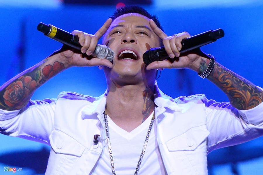 Tuan Hung khong dam mac ao phong, quan jeans ben Le Quyen hinh anh 7