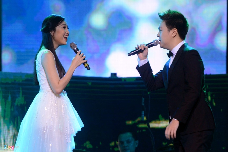Tuan Hung khong dam mac ao phong, quan jeans ben Le Quyen hinh anh 10