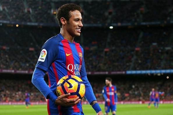 Neymar ca cuoc sut tung luoi PSG 2 lan voi dong doi hinh anh 1