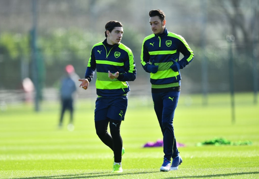 Sanchez bat tay cham dut mau thuan voi Wenger hinh anh 6