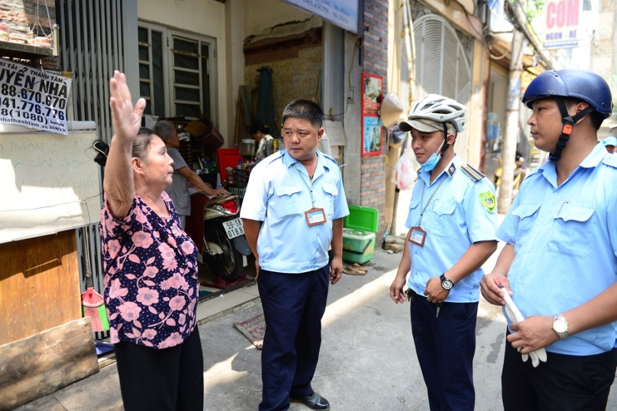 Quan Binh Thanh dap bac them trong hem hinh anh 5