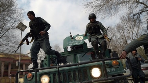 Nhóm tay súng giả bác sĩ tấn công bệnh viện Afghanistan - ảnh 1
