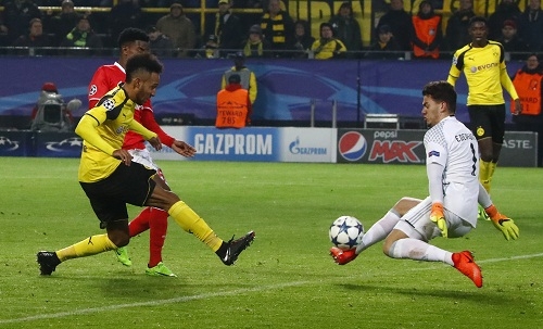 aubameyang-lap-hat-trick-dortmund-loai-benfica-1