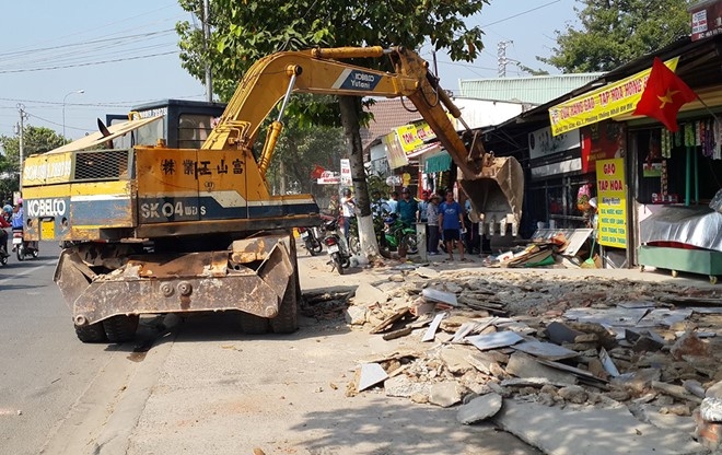 Dong Nai dung may muc pha bo cong trinh lan chiem via he hinh anh 1