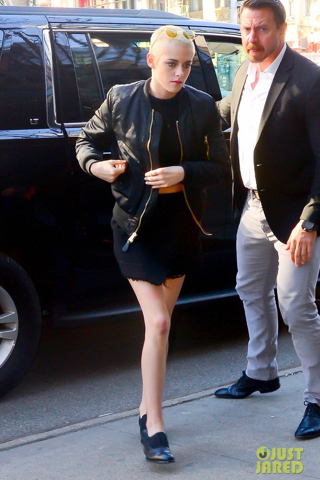 Kristen Stewart xuat hien voi dau troc loc o su kien hinh anh 6